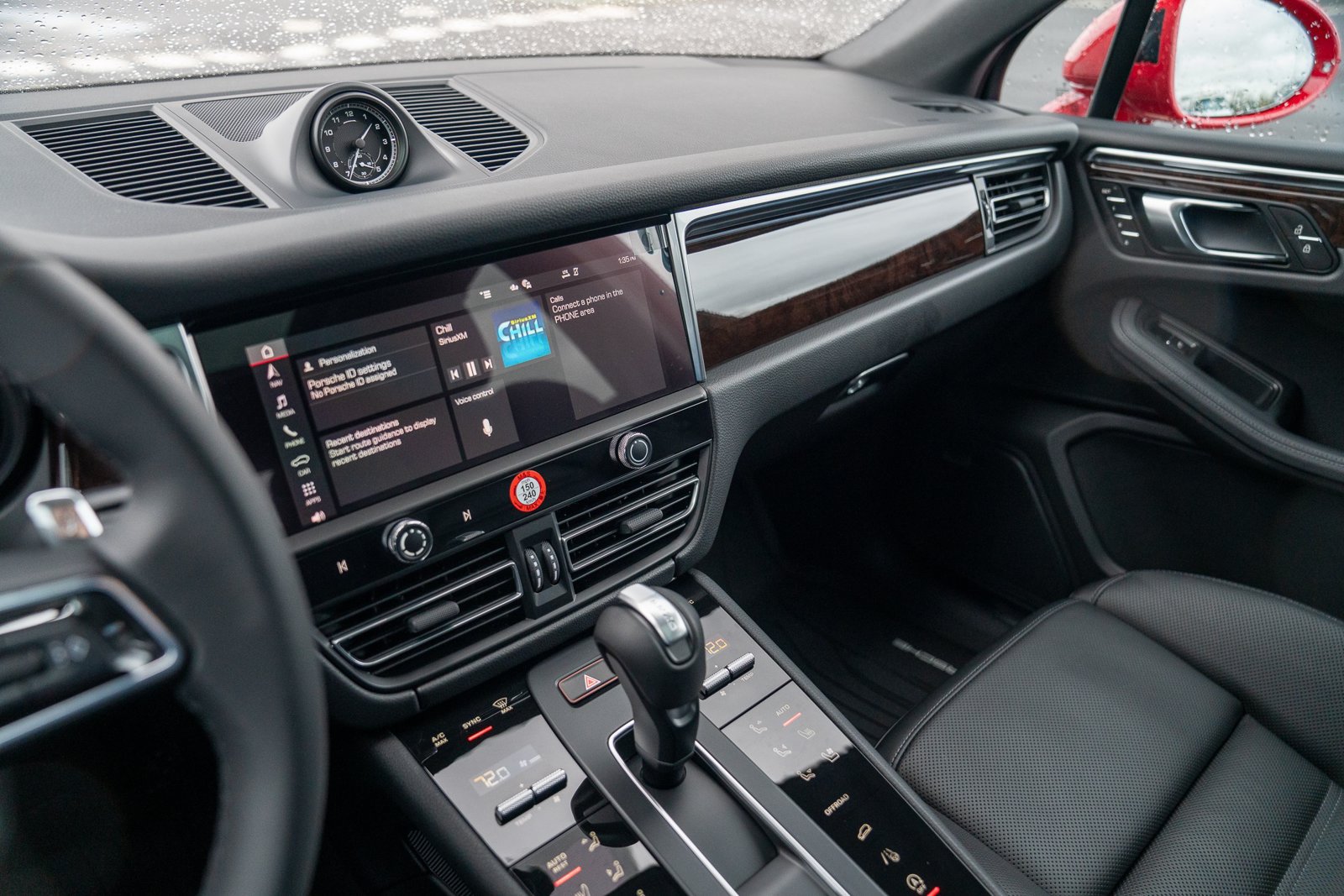 Certified 2026 Porsche Macan AWD/4WD image 16