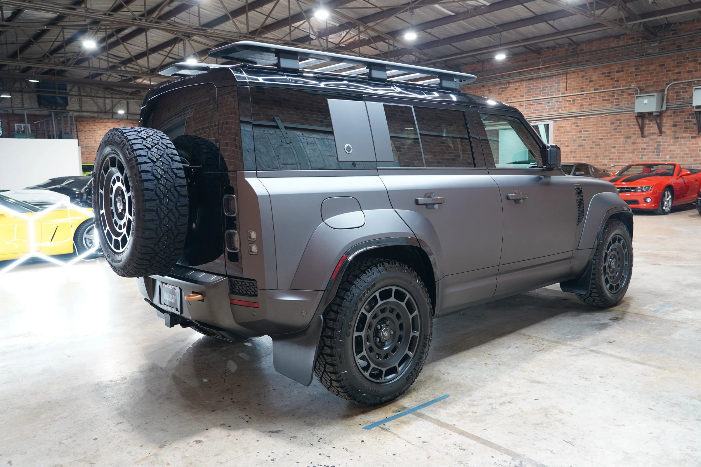 Used 2025 Land Rover Defender 110 image 20