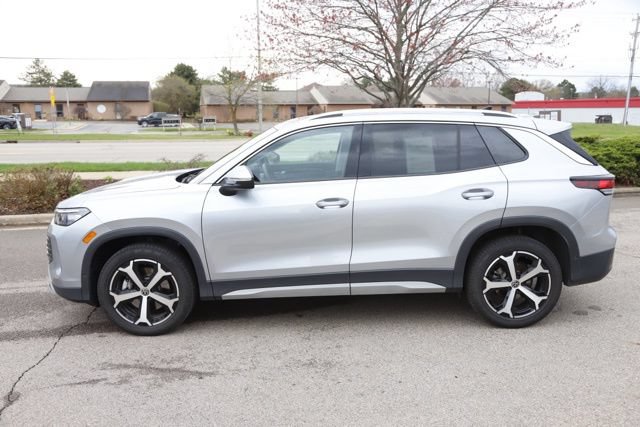 Used 2025 Volkswagen Tiguan SE w/ Panoramic Sunroof Package AWD/4WD image 10