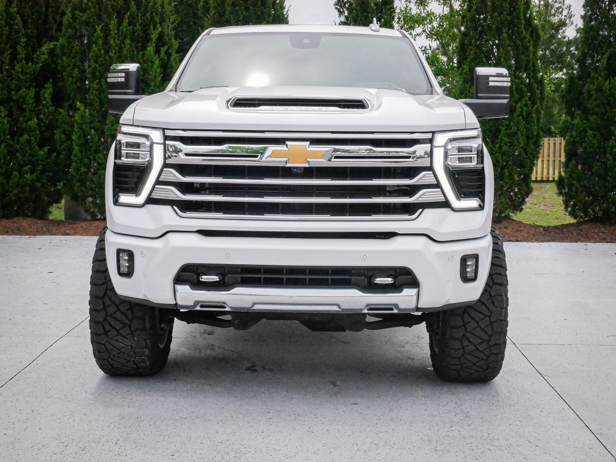 Used 2024 Chevrolet Silverado 3500 High Country w/ Technology Package AWD/4WD image 3