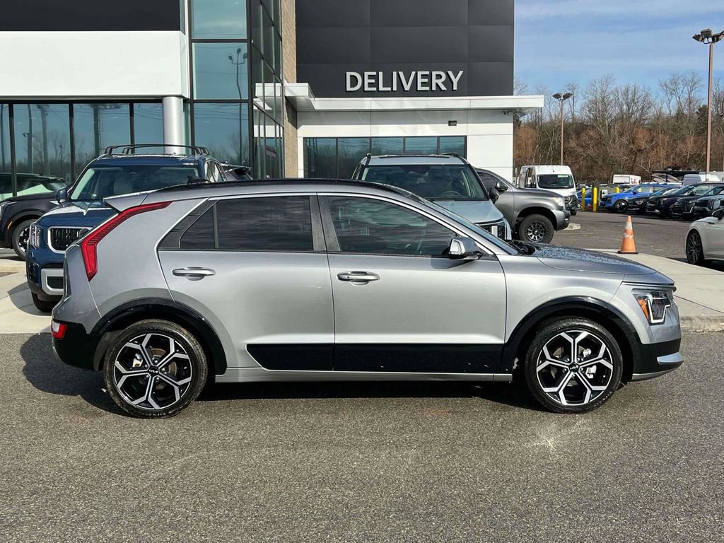 Used 2023 Kia Niro EX Touring image 27