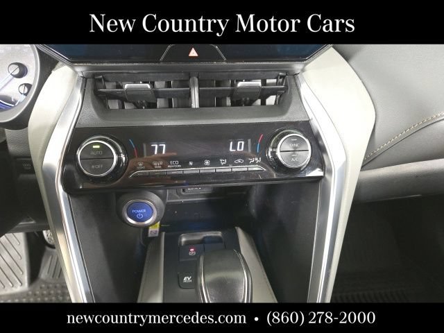 Used 2021 Toyota Venza LE AWD/4WD image 18