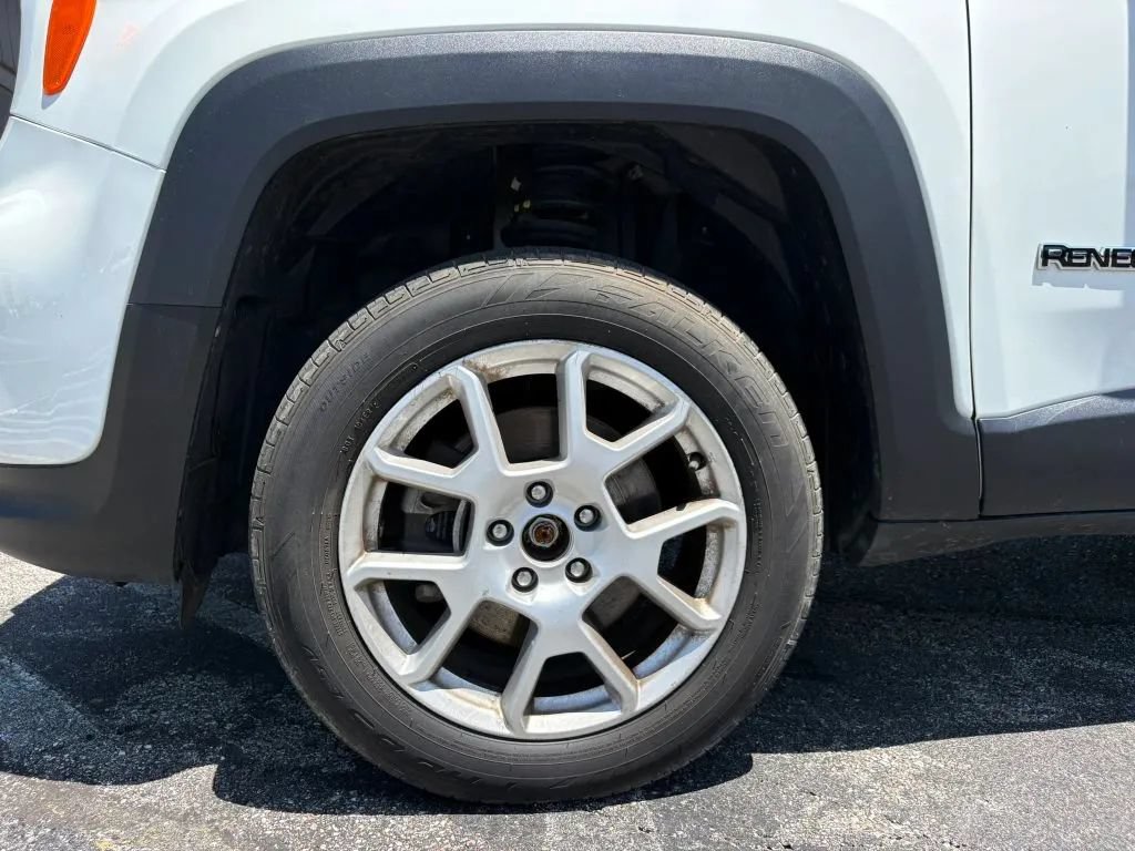 Used 2019 Jeep Renegade Latitude w/ Cold Weather Group AWD/4WD image 24