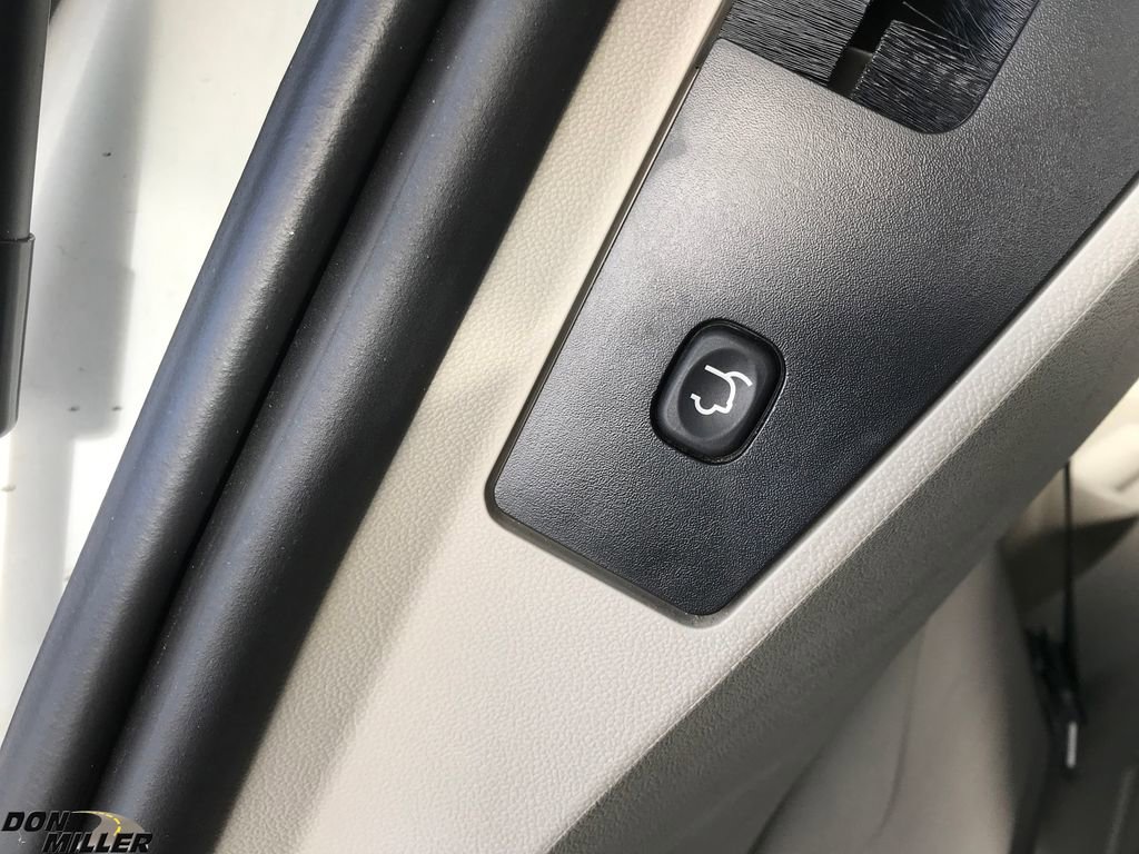 Certified 2016 Chrysler Town & Country Touring w/ Driver Convenience Group image 31