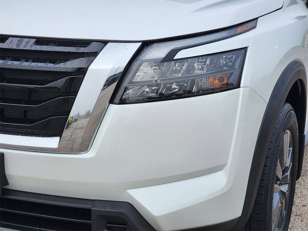 New 2025 Nissan Pathfinder SV image 5