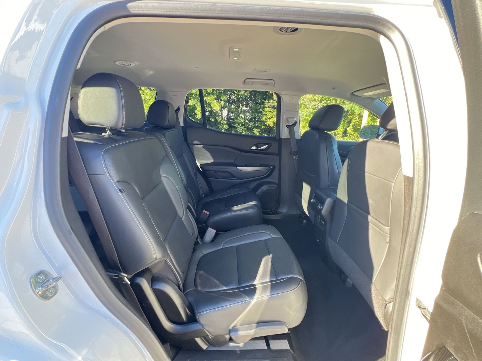 Used 2023 GMC Acadia SLT AWD/4WD image 28