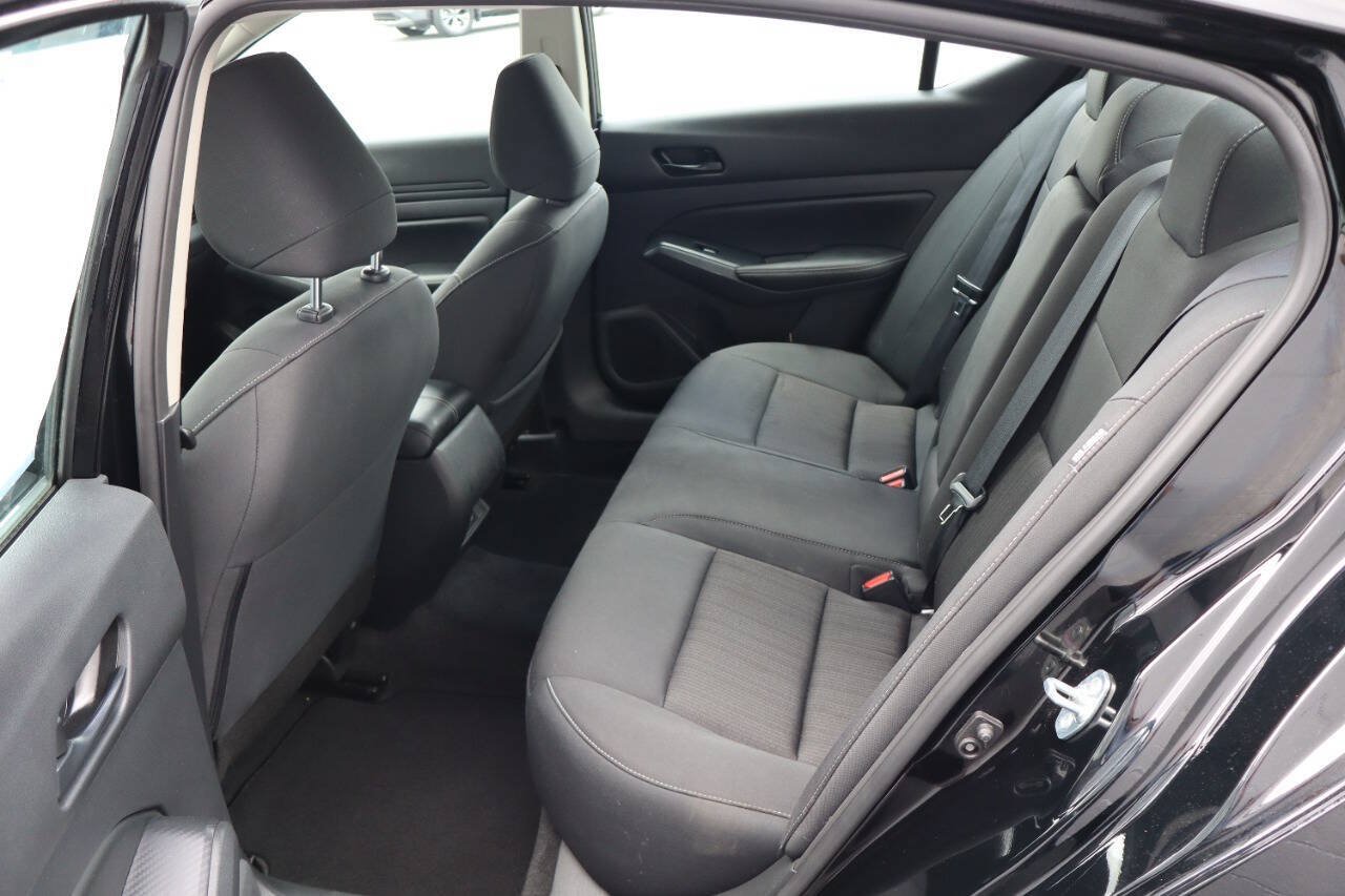 Used 2025 Nissan Altima 2.5 SV FWD image 4