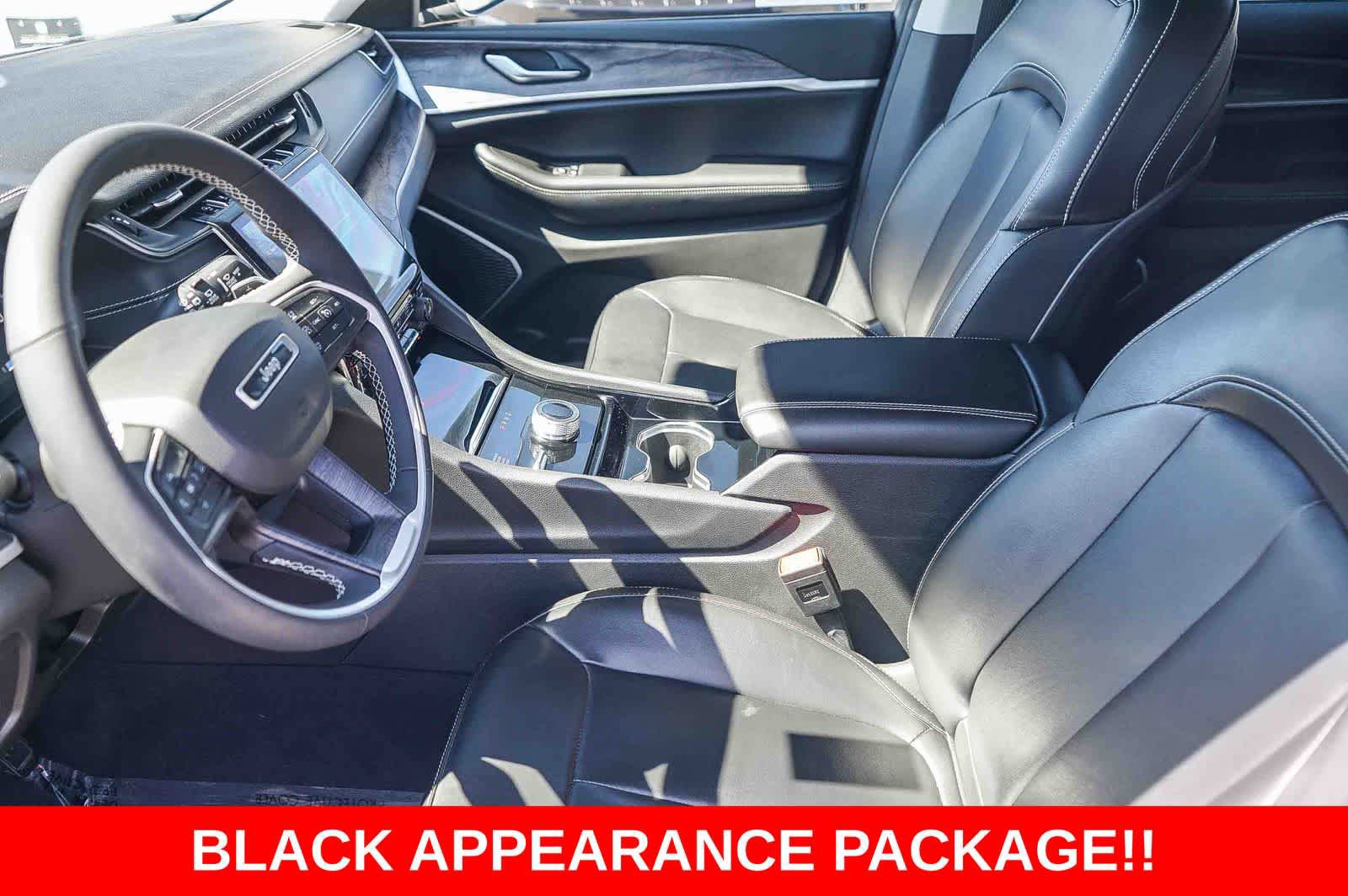 Used 2023 Jeep Grand Cherokee Limited w/ Black Appearance Package AWD/4WD image 16