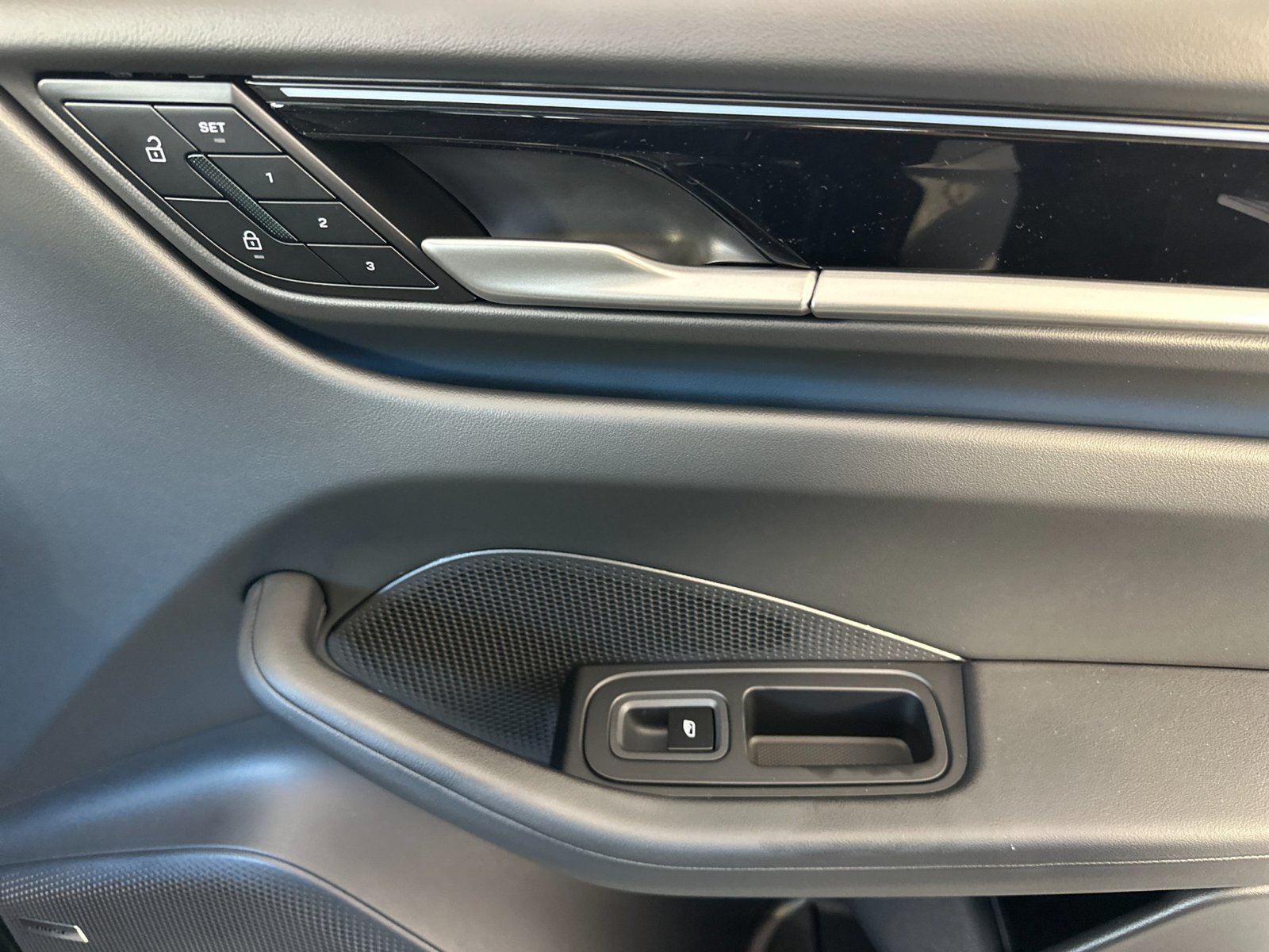 New 2026 Porsche Macan Electric RWD image 20