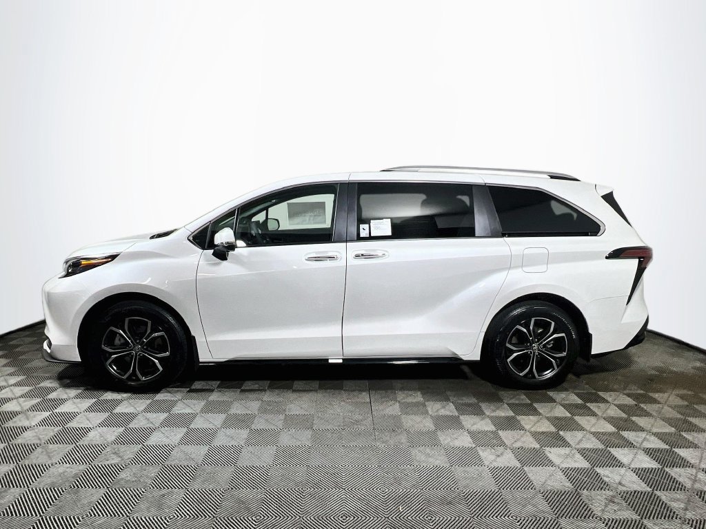 New 2026 Toyota Sienna Platinum AWD/4WD image 4