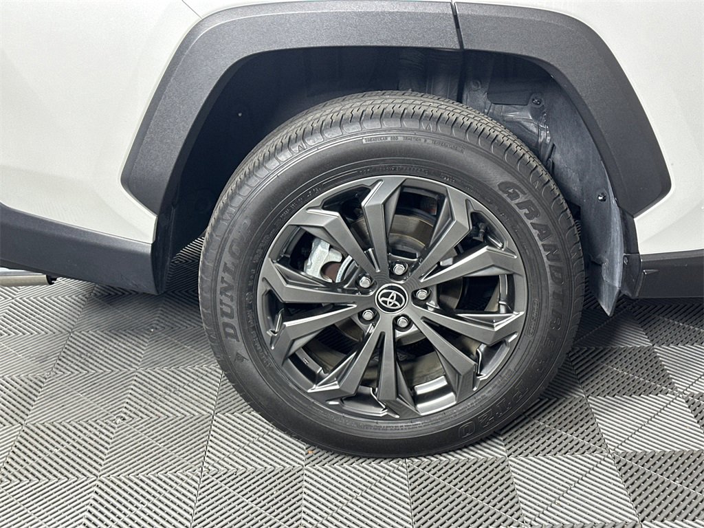 Used 2023 Toyota RAV4 Limited image 17