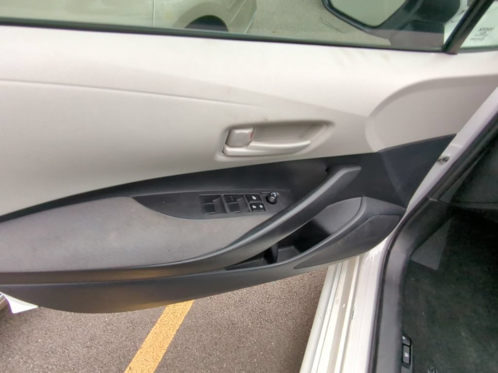 Used 2025 Toyota Corolla LE FWD image 8