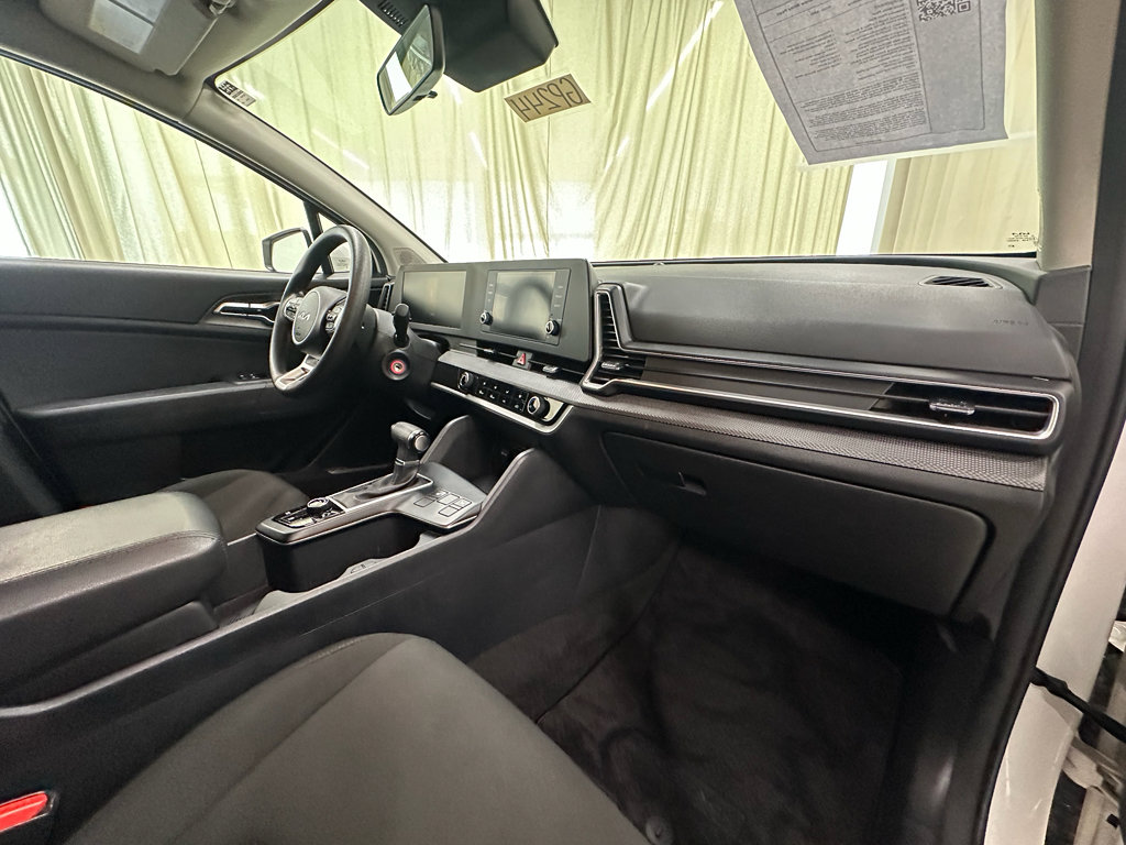Used 2024 Kia Sportage LX image 17