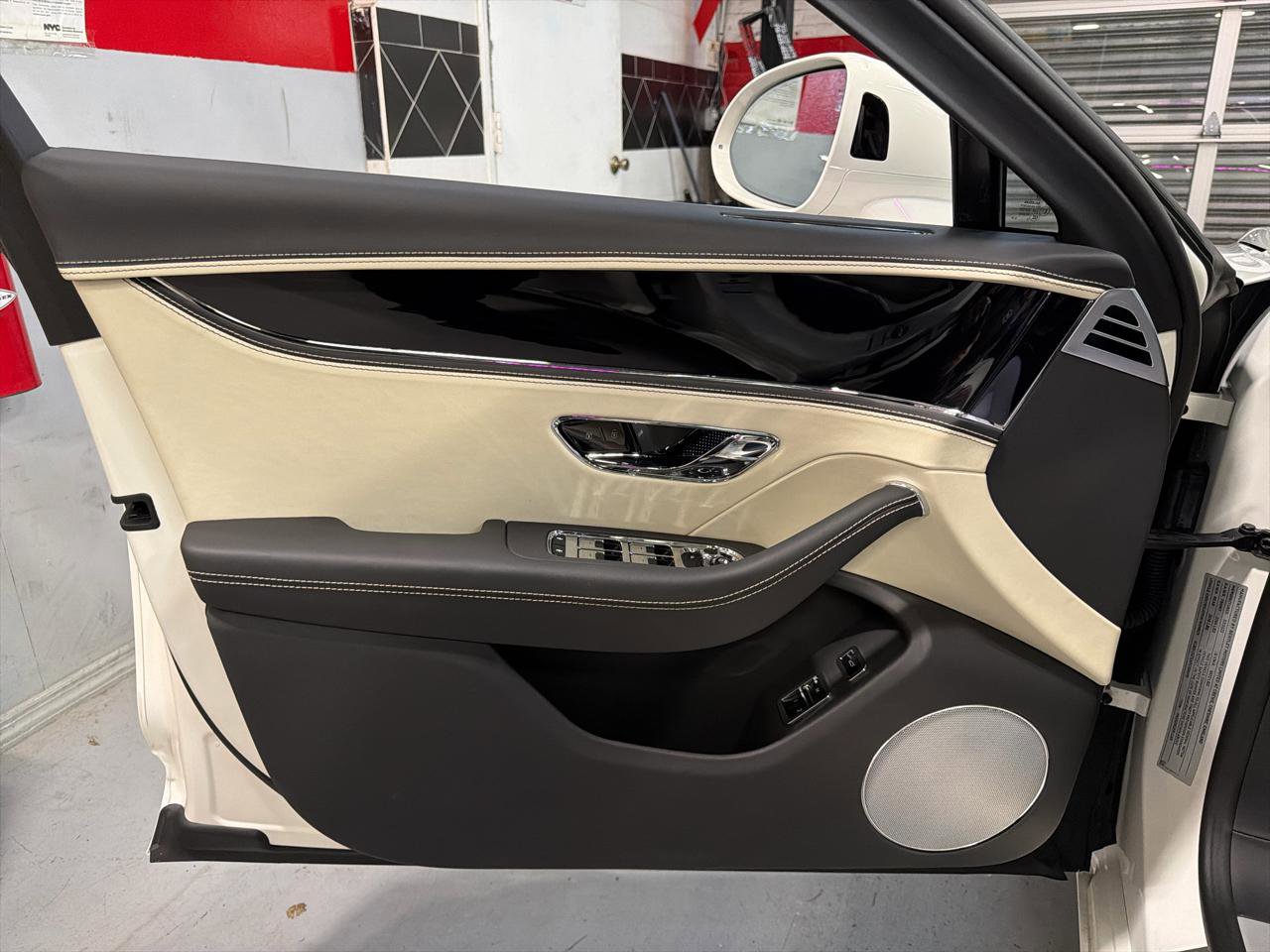 Used 2023 Bentley Flying Spur V8 AWD/4WD image 18