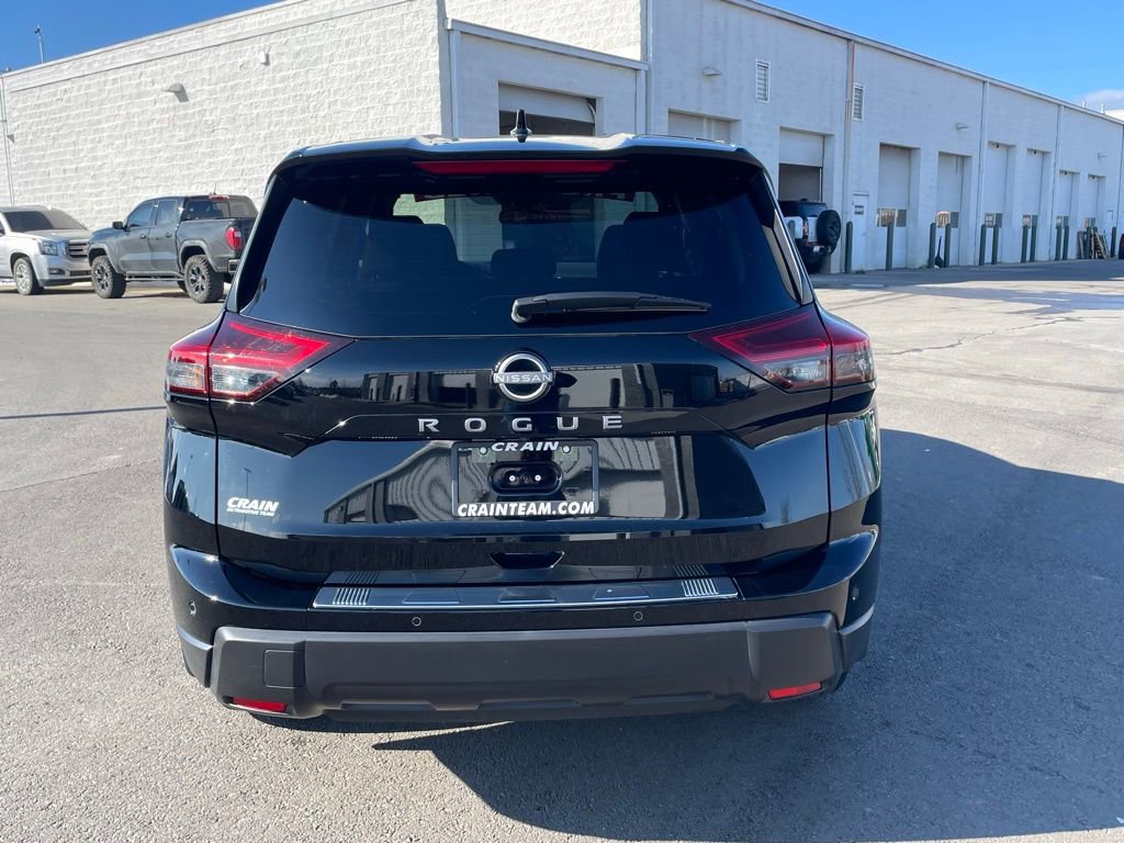 Used 2025 Nissan Rogue SV image 6