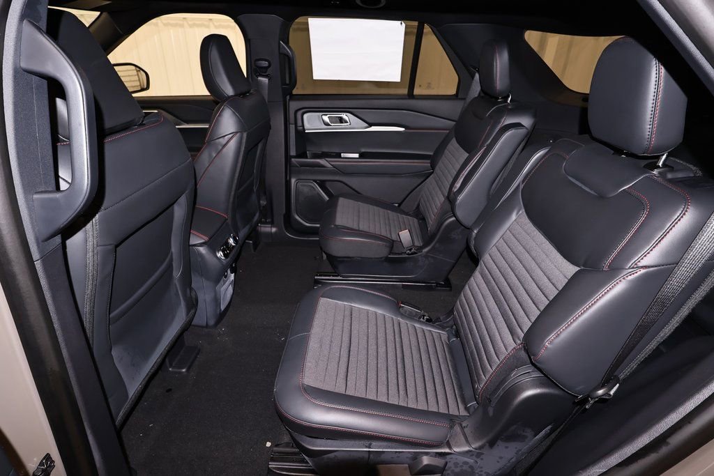 New 2026 Ford Explorer ST-Line w/ ST-Line Street Pack image 15
