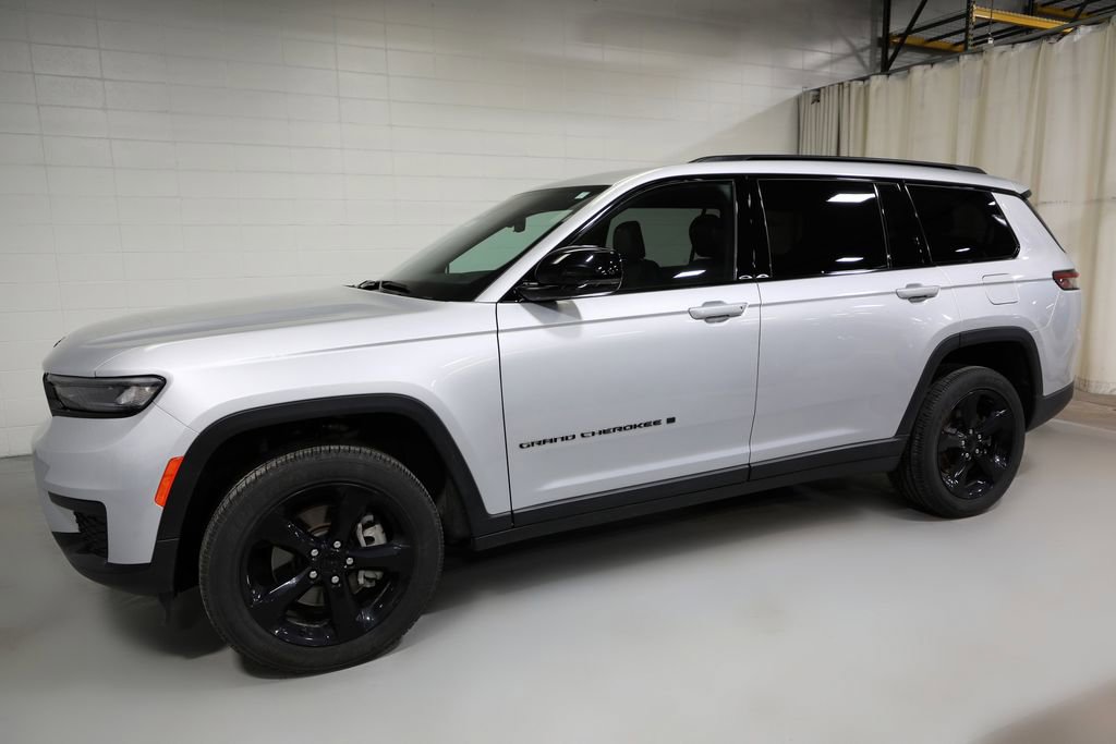 Used 2025 Jeep Grand Cherokee L Altitude image 19
