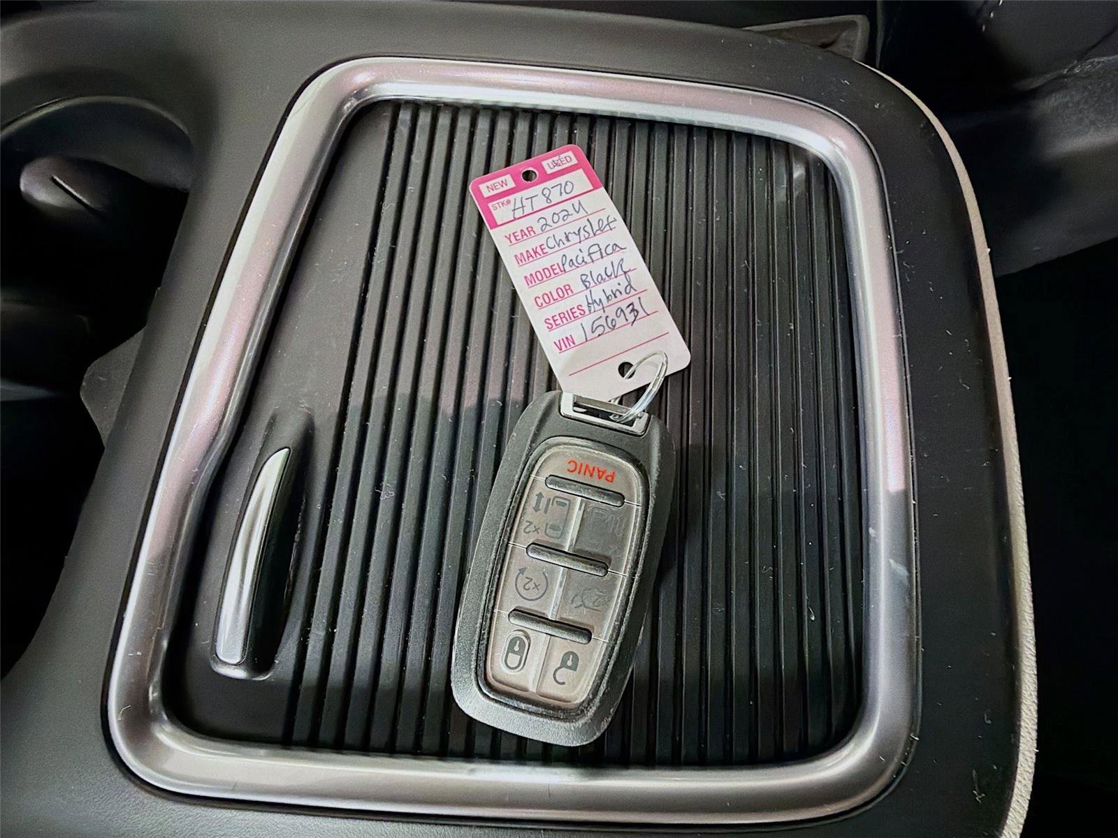 Used 2024 Chrysler Pacifica Select image 33