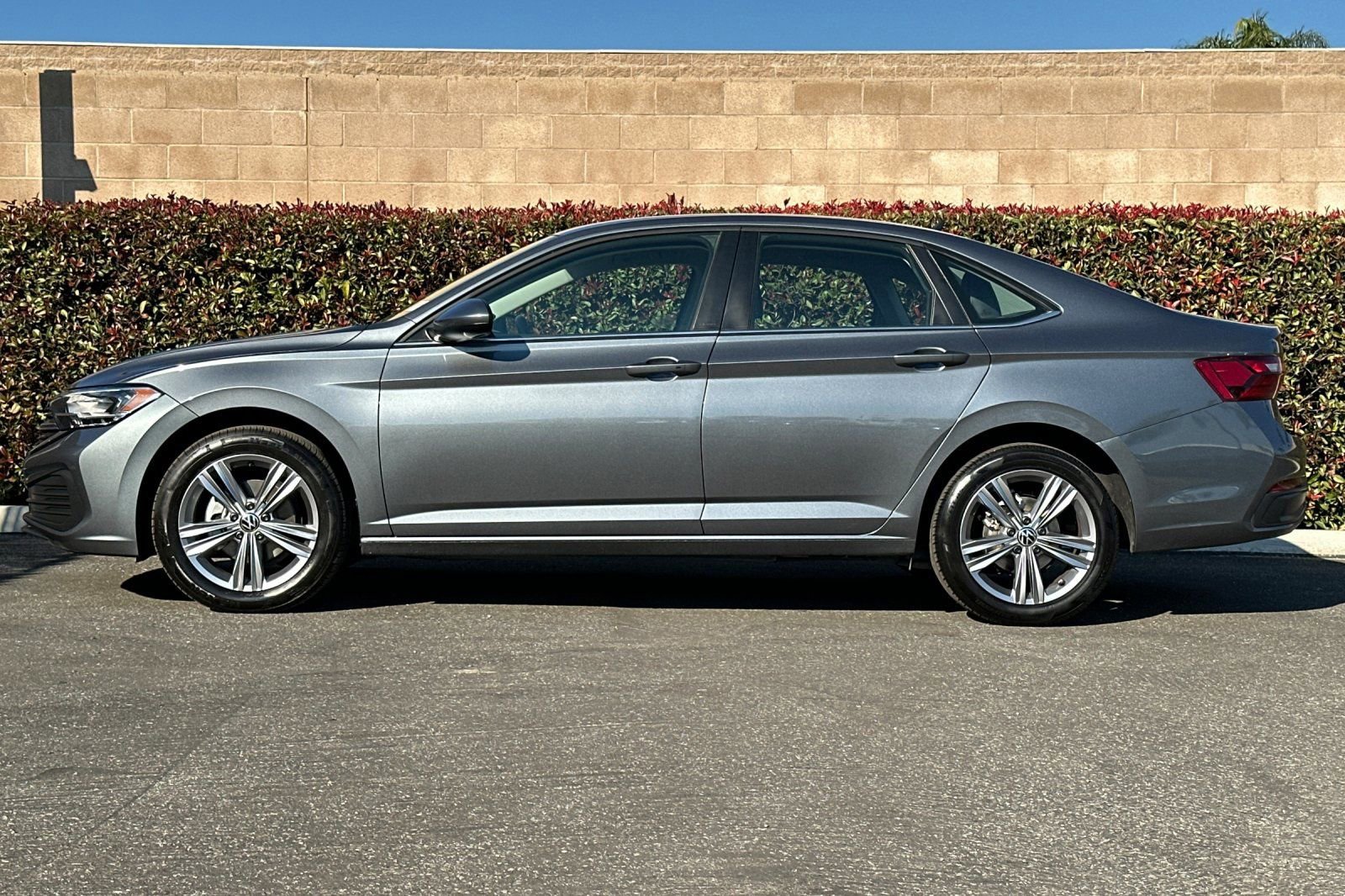 Used 2024 Volkswagen Jetta SE image 7