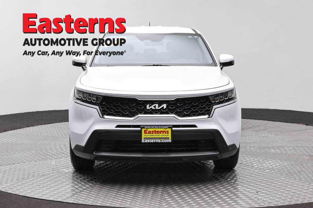 Used 2023 Kia Sorento LX FWD image 3