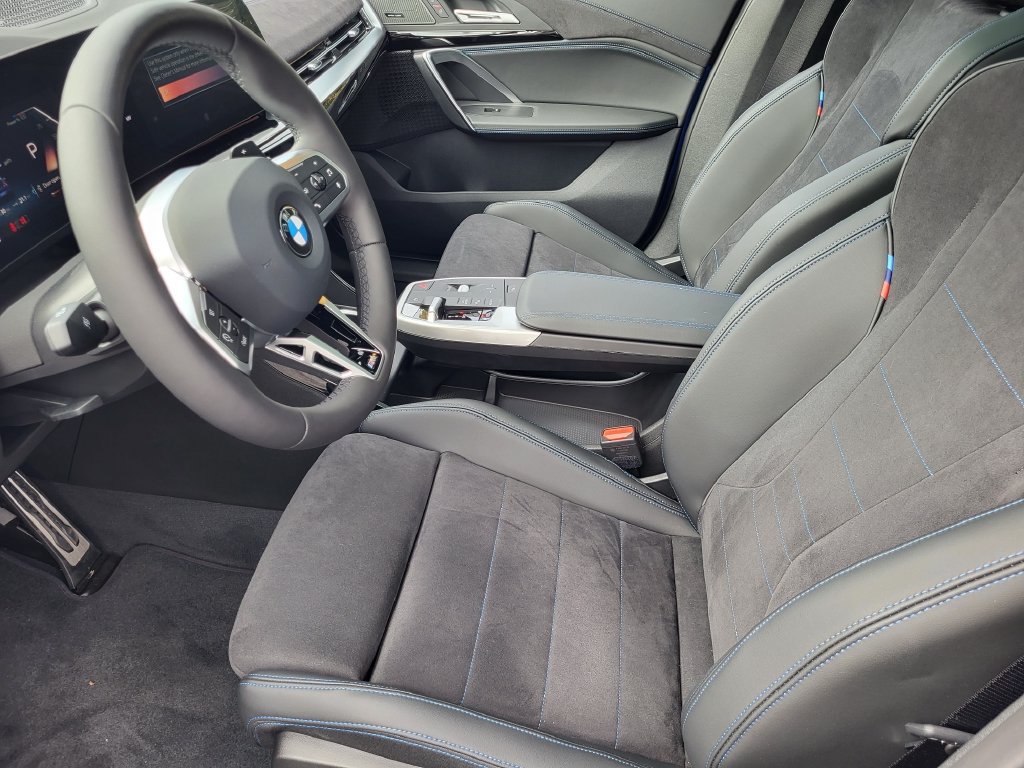 New 2026 BMW X2 xDrive28i w/ Technology Package AWD/4WD image 9