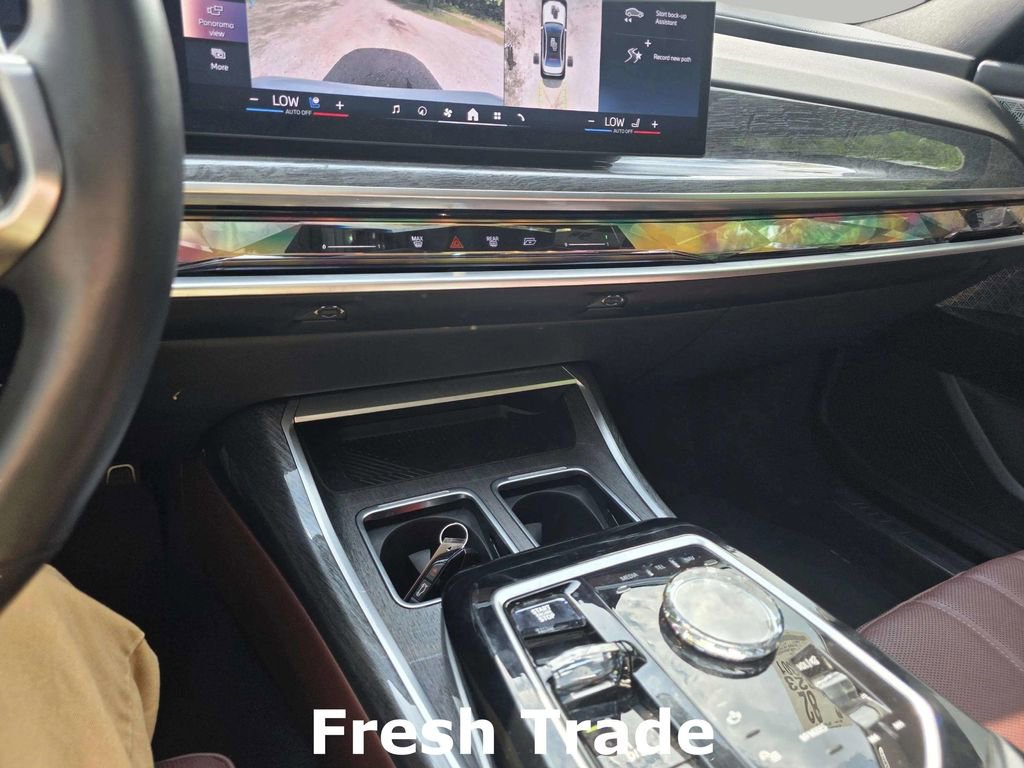 Used 2023 BMW 760i xDrive image 15