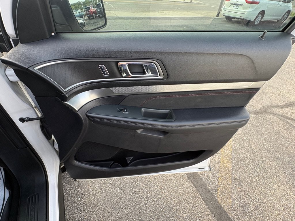 Used 2019 Ford Explorer XLT w/ Equipment Group 202A AWD/4WD image 20
