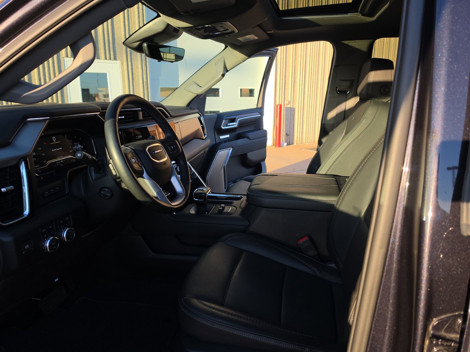 Used 2025 GMC Sierra 1500 Denali w/ Denali Reserve Package AWD/4WD image 12