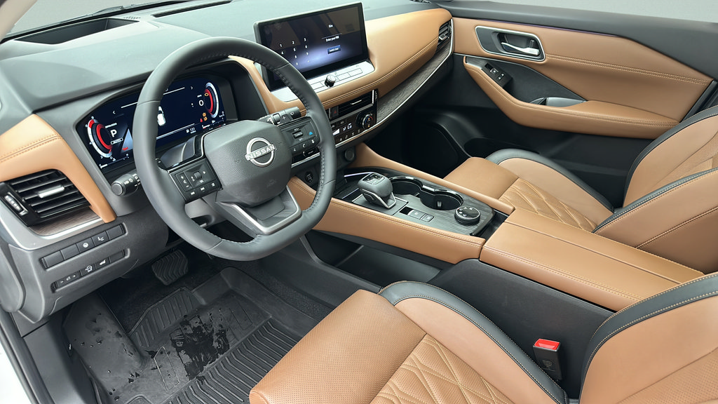 Used 2026 Nissan Rogue Platinum w/ Platinum Premium Package AWD/4WD image 12