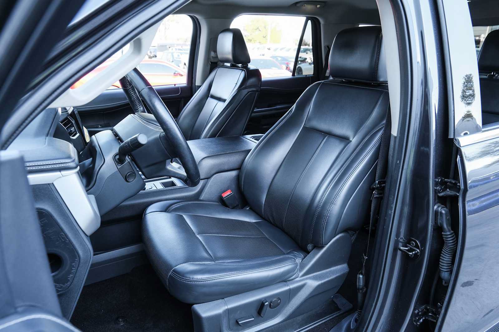 Used 2023 Ford Expedition XLT RWD image 28