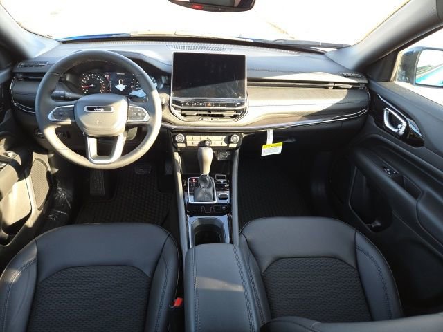 New 2026 Jeep Compass Latitude image 9