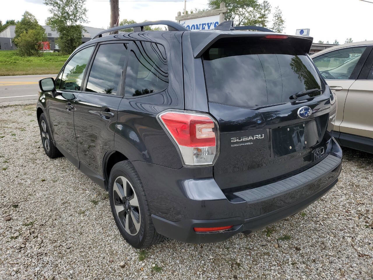 Used 2017 Subaru Forester 2.5i Premium image 4