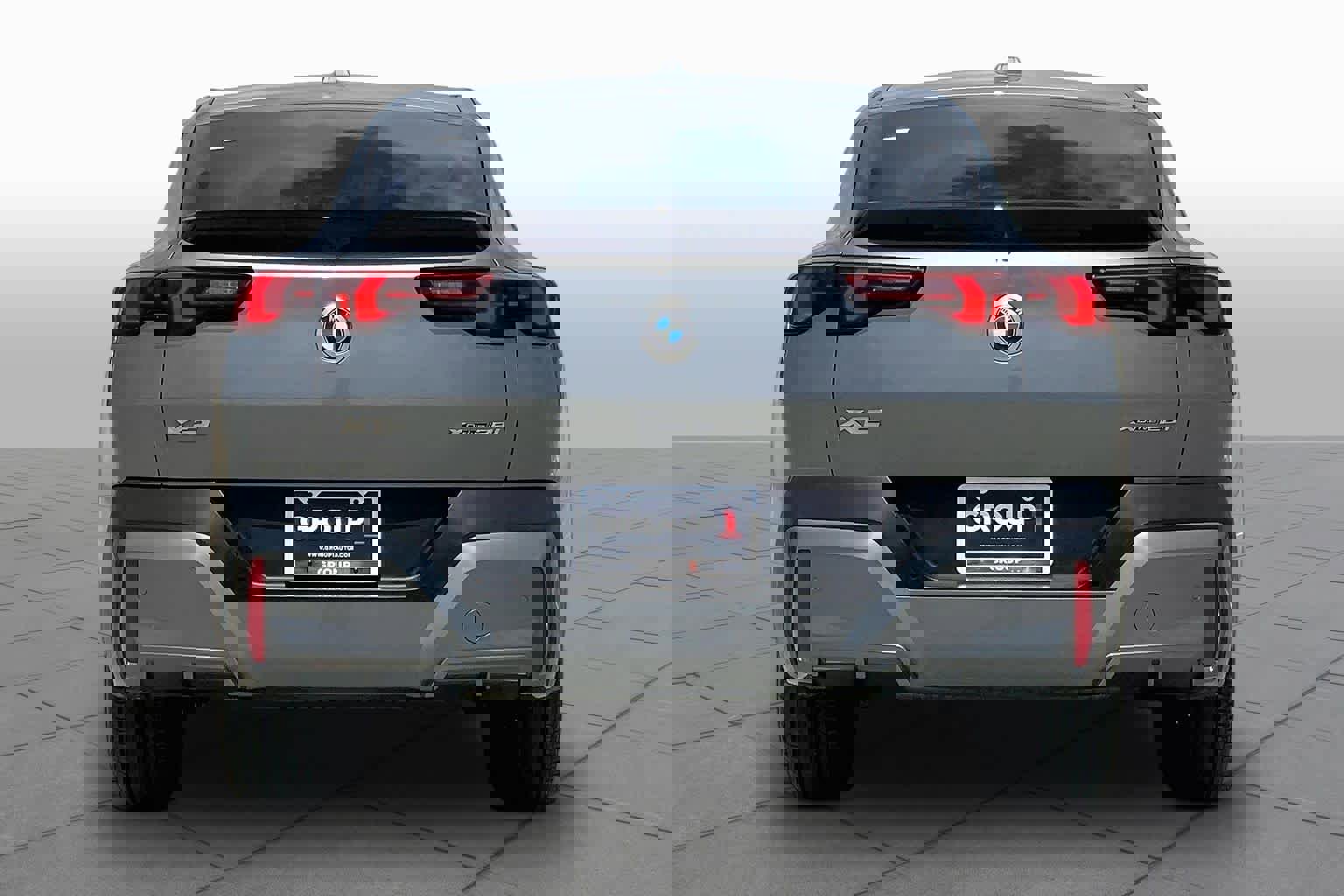 Used 2025 BMW X2 xDrive28i AWD/4WD image 4