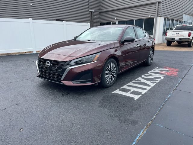 Used 2025 Nissan Altima 2.5 SV FWD image 1