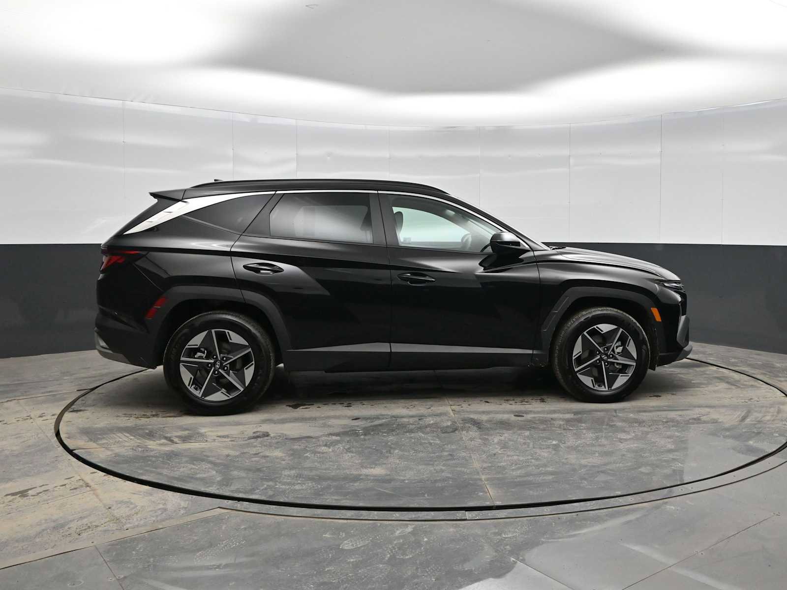 Certified 2025 Hyundai Tucson SEL image 9