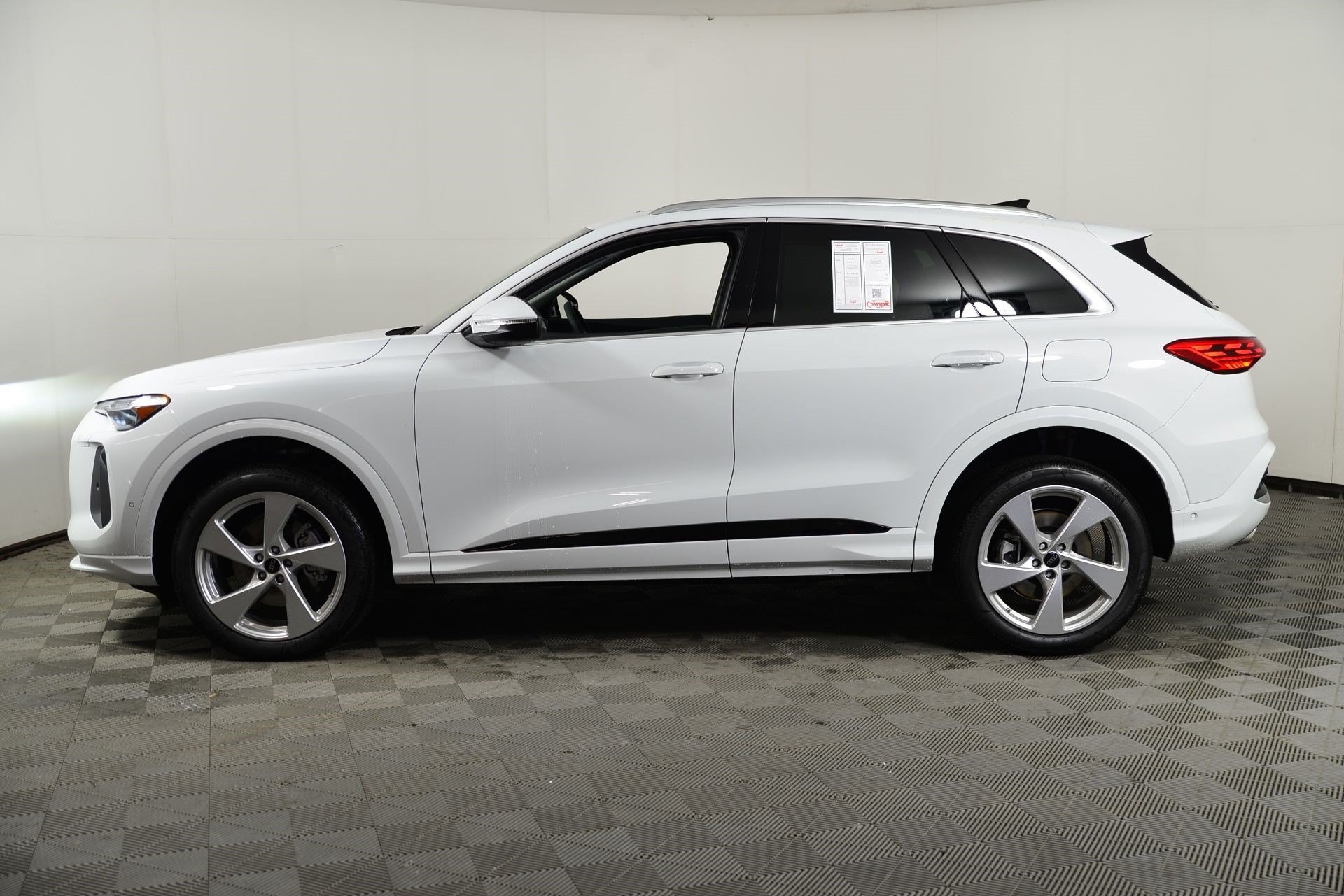 New 2025 Audi Q5 Premium AWD/4WD image 2