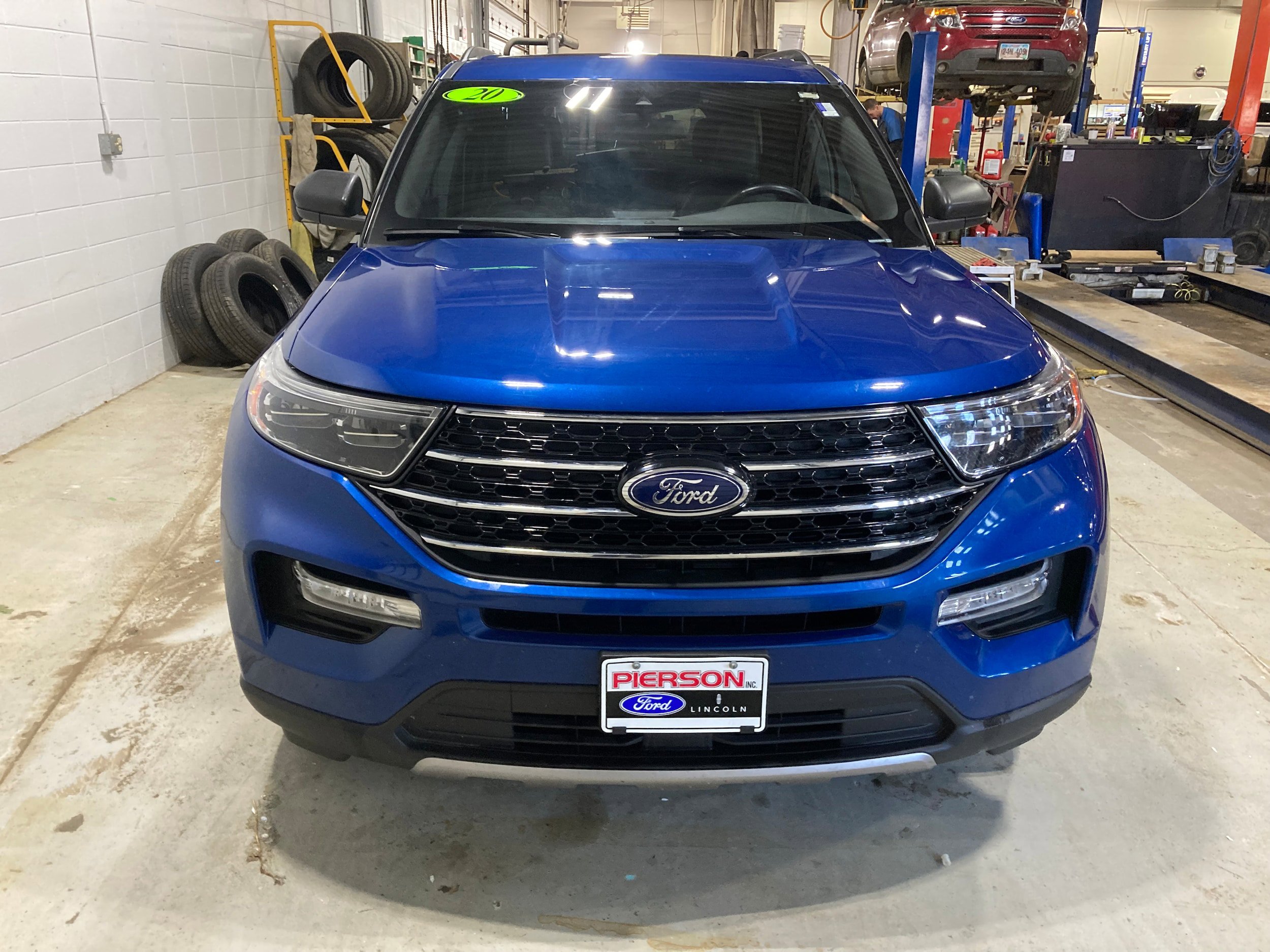 Used 2020 Ford Explorer XLT w/ Equipment Group 202A AWD/4WD image 2