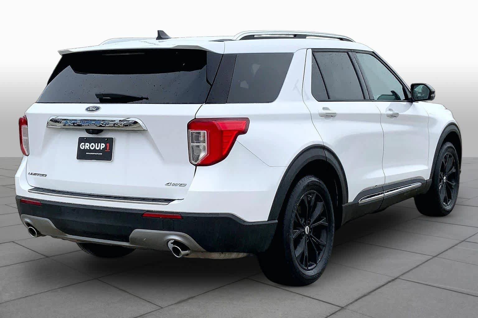Used 2021 Ford Explorer Limited w/ Equipment Group 301A AWD/4WD image 13