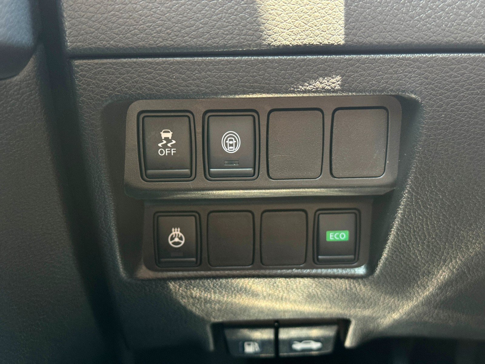 Used 2018 Nissan Rogue Sport SL w/ SL Premium Package FWD image 17