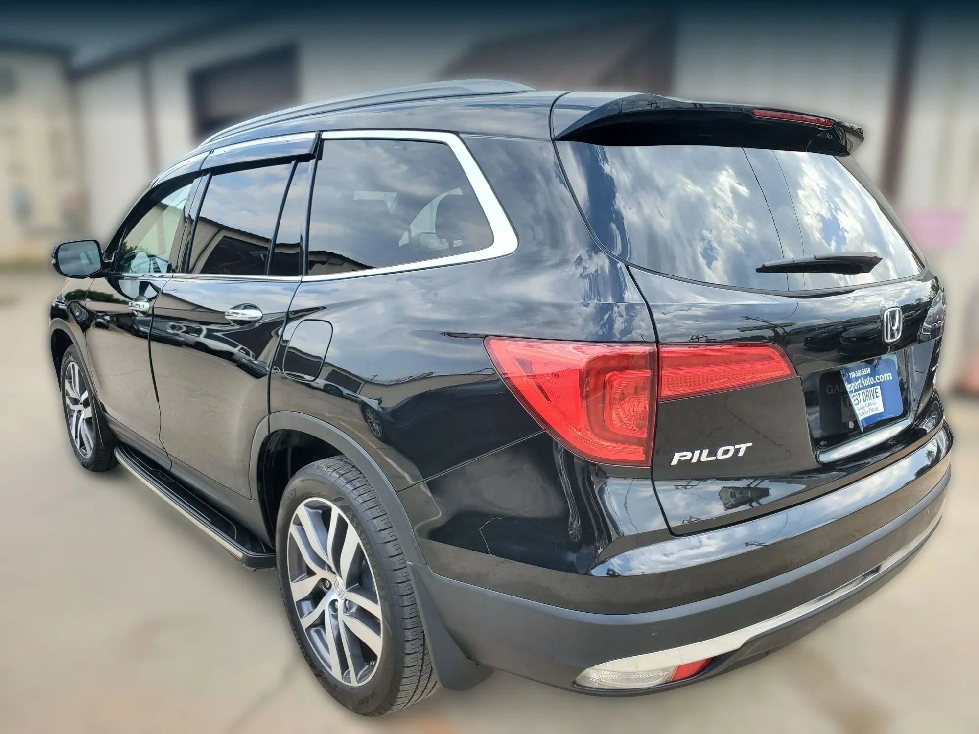 Used 2018 Honda Pilot Touring image 10