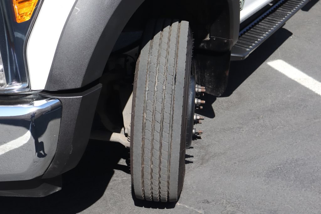Used 2017 Ford F550 2WD Regular Cab Super Duty image 41