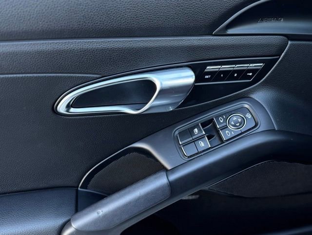 Used 2024 Porsche 718 Boxster RWD image 11