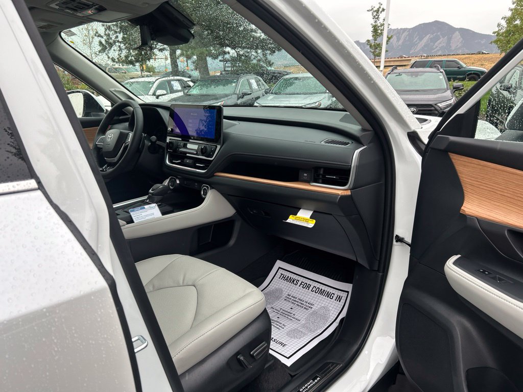 Used 2026 Toyota Grand Highlander AWD image 11