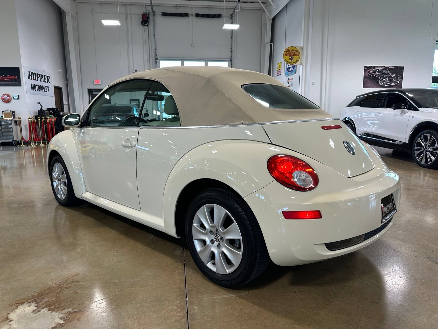 Used 2010 Volkswagen Beetle Final Edition FWD image 10