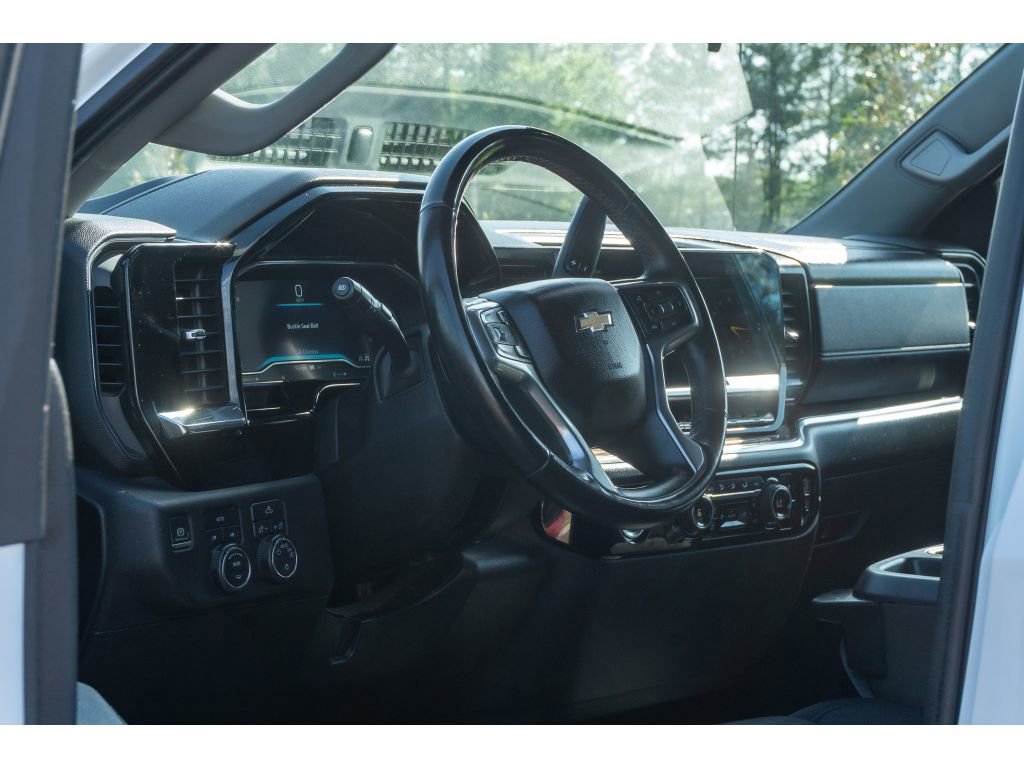 Used 2023 Chevrolet Silverado 1500 LT AWD/4WD image 11