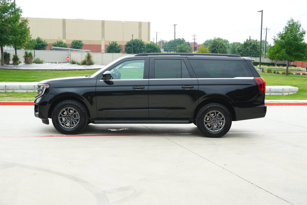 Used 2025 Ford Expedition Max Active AWD/4WD image 2