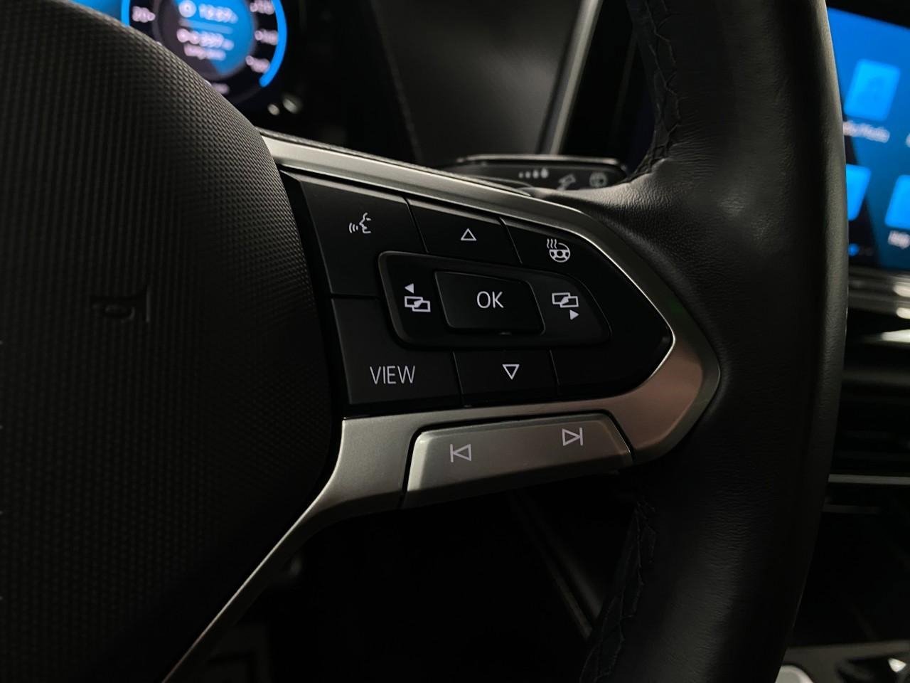 Used 2024 Volkswagen Atlas Cross Sport SEL Premium R-Line image 18