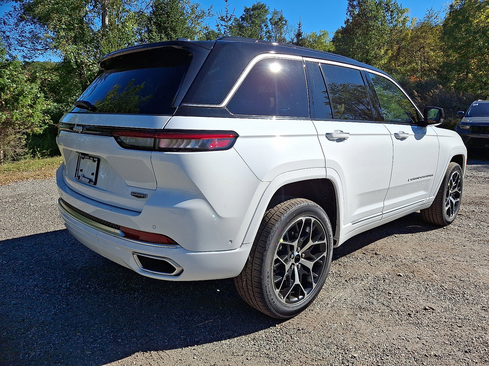 New 2025 Jeep Grand Cherokee Summit image 4