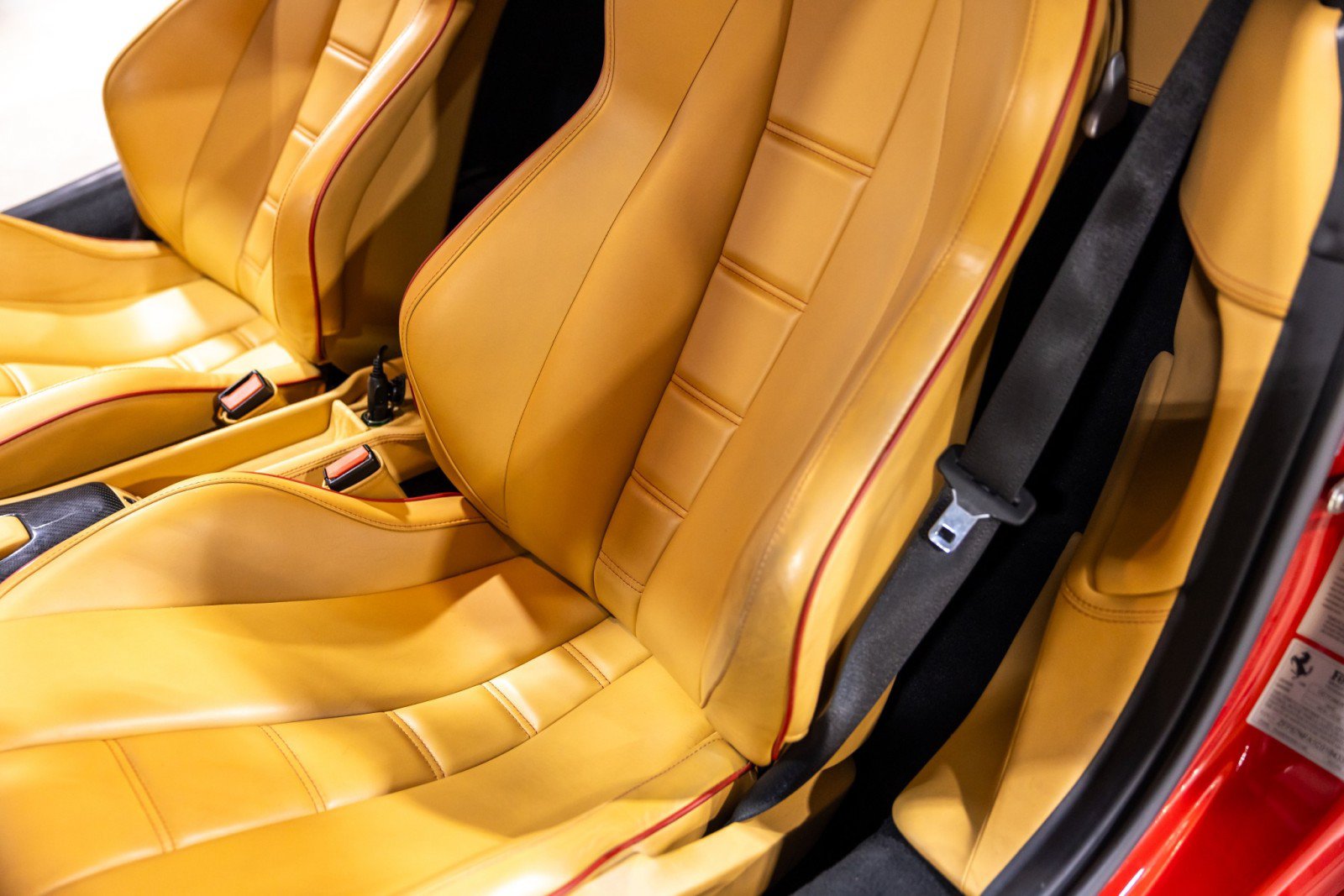 Used 2012 Ferrari 458 Italia Coupe RWD image 40