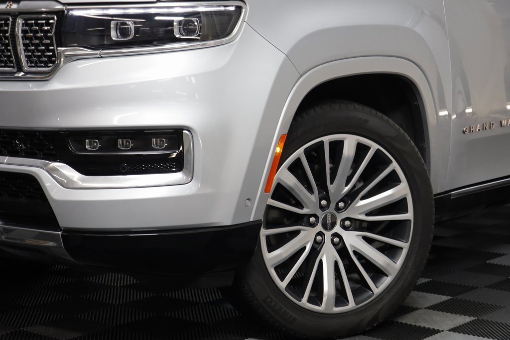 Used 2024 Jeep Grand Wagoneer L Series III image 3